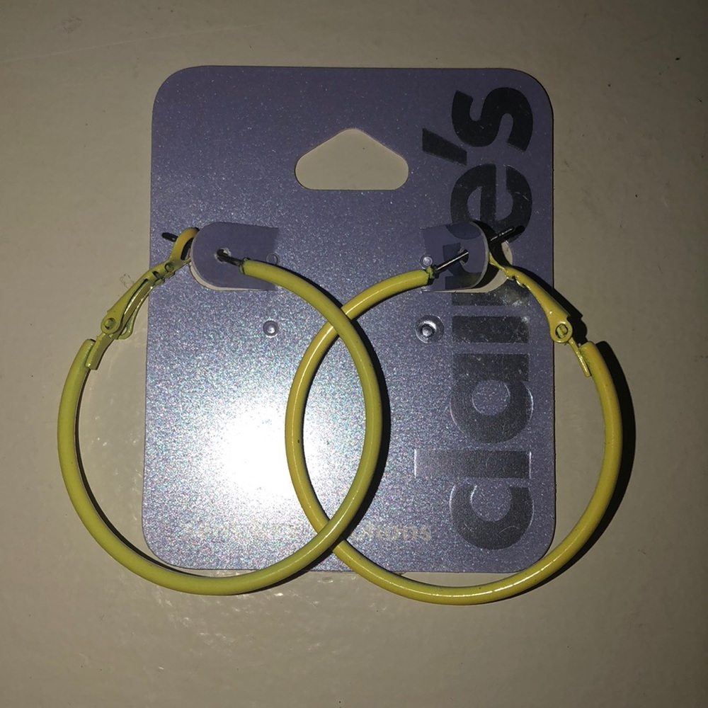 💛 Claire’s Small Yellow Hoops